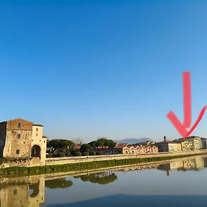 Lungarno 7 , Pisa Italy